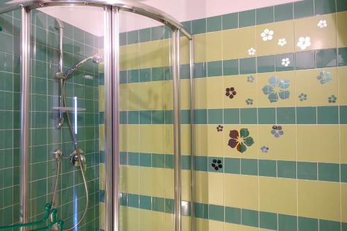 Floral Florence ~ Colorful Gem in Historic Center!