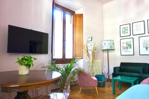 Floral Florence ~ Colorful Gem in Historic Center!
