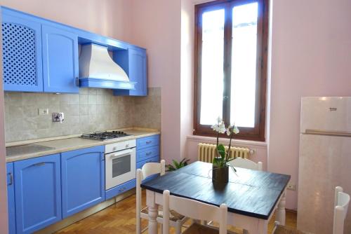 Floral Florence ~ Colorful Gem in Historic Center!