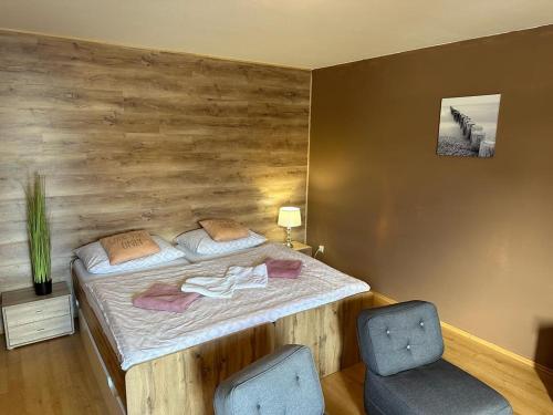 Postel nebo postele na pokoji v ubytování Apartmán Železná Ruda