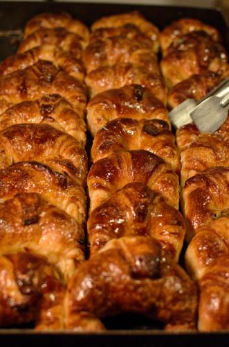 Un montón de pasteles en una bandeja en Yanquetruz, en Mar del Plata