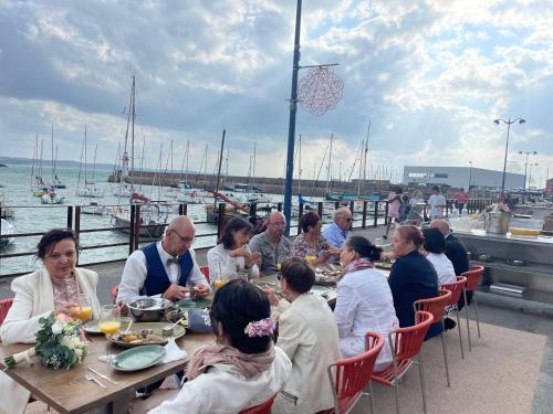 Επισκέπτες που μένουν στο La Table De Jeanne - Hôtel & Restaurant