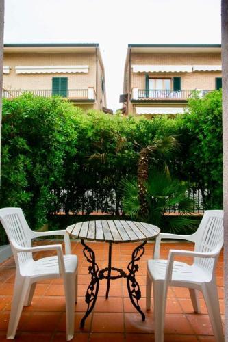 Bilocale con giardino al centro a Sirolo - S075