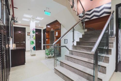 a staircase in a building with a lobby at Cosy Grand, Chanakyapuri by The Cosy Hotels in New Delhi