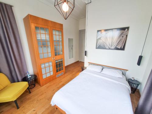 Ένα ή περισσότερα κρεβάτια σε δωμάτιο στο Serguzest Otel