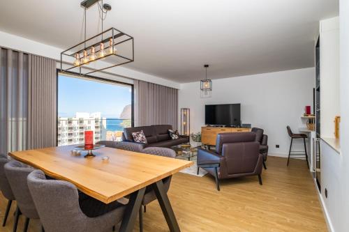 SkyView Penthouse Apartment by LovelyStay
