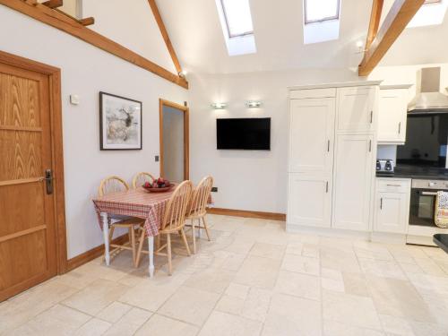 Sutton Newbold Cottage – Photos 4