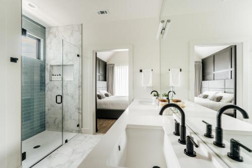 a bathroom with two sinks and a shower at 25% OFF Weekly New Cozy 4B EVcharger Gym The Haus in Austin