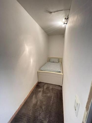 a small room with a small bed in the corner at Wohnung nähe Düren Zentrum in Düren - Eifel