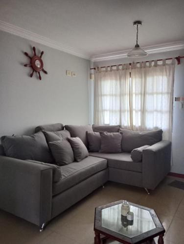 a living room with a couch and a table at Tusvacaciones in Necochea