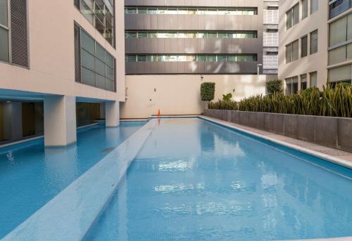 an empty swimming pool in the middle of a building at Guest Green Granada. in Mexico City
