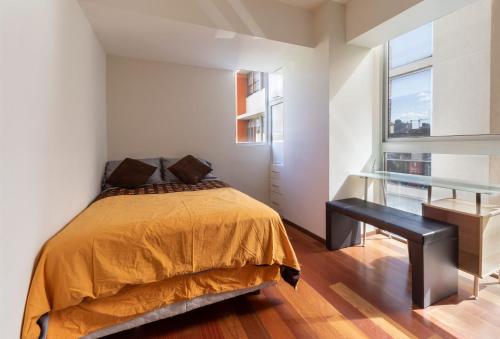 a bedroom with a bed and a desk and a window at Guest Green Granada. in Mexico City