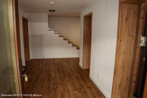 an empty hallway with stairs in an apartment at White House Moieciu in Moieciu de Jos