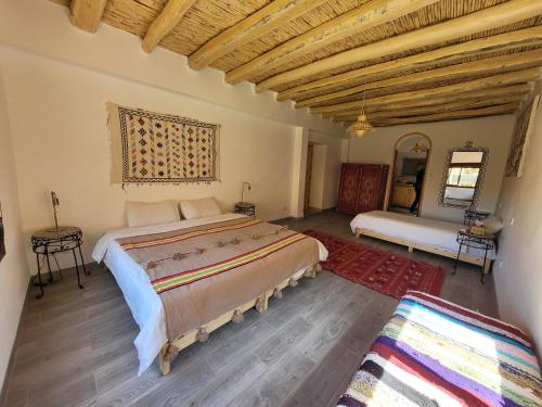 Postel nebo postele na pokoji v ubytování Kasbah Chems