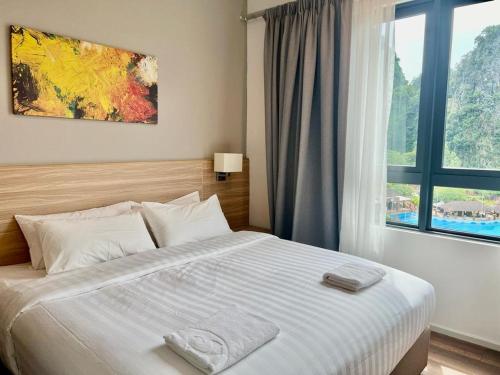 Postel nebo postele na pokoji v ubytování Hotspring 2 Room Suite @ Sunway Onsen with Theme Park View 4 to 6 pax