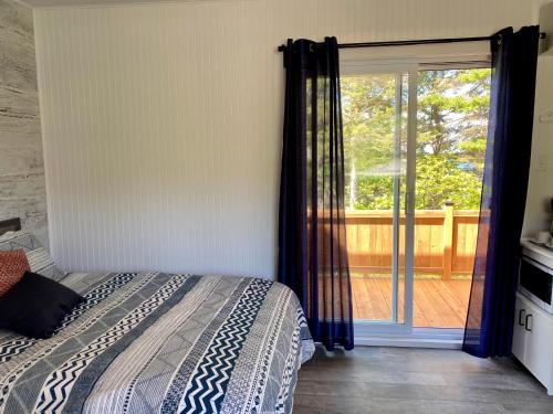 A bed or beds in a room at Maison LeBreux - Motel