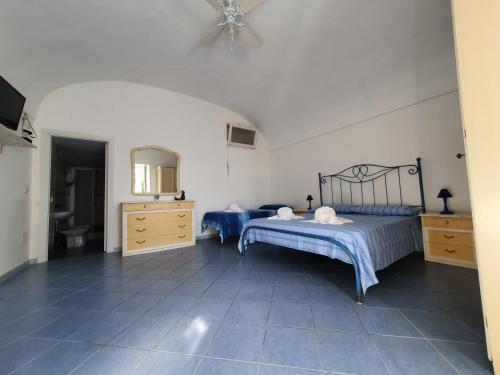 a bedroom with a bed and a dresser and a mirror at Casa Acqua Marina Ponza in Ponza