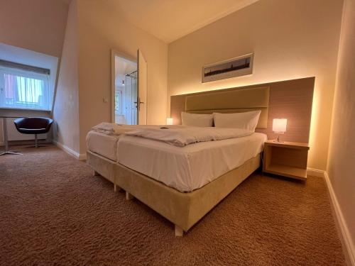 a bedroom with a large bed in a room at Hotel Kieler Yacht-Club in Kiel