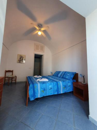 a bedroom with a bed and a ceiling fan at Casa Acqua Marina Ponza in Ponza