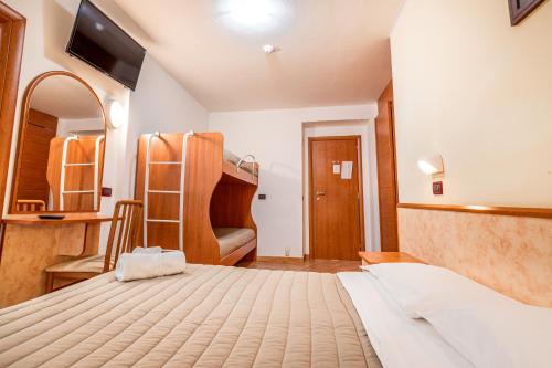 Μια τηλεόραση ή/και κέντρο ψυχαγωγίας στο Hotel Zodiaco & Spa