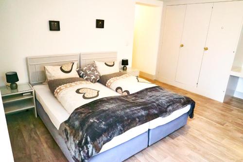 a bedroom with a large bed in a room at Tripple Room with Bathroom. in Därligen