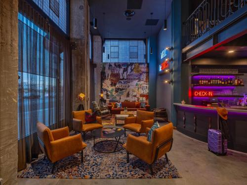 Moxy Phoenix Downtown Image