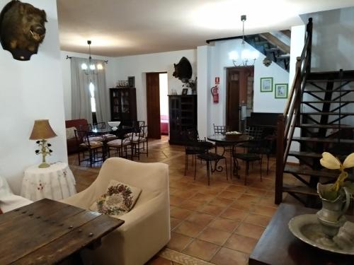 a living room with a table and chairs at CASA RURAL LA CABRA DEL MEDIO in Monesterio