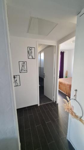 Ein Bett oder Betten in einem Zimmer der Unterkunft Les lilas