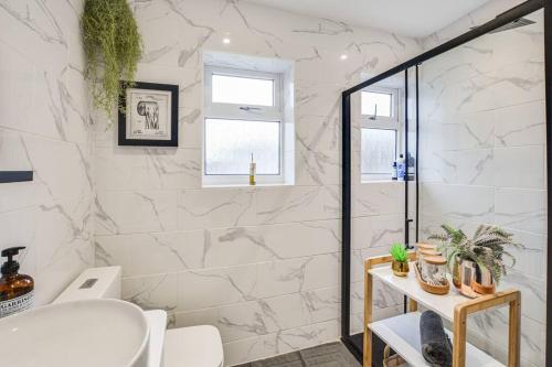 a bathroom with a toilet and a sink at Calming and Serene 2 BR Getaway in Worsley