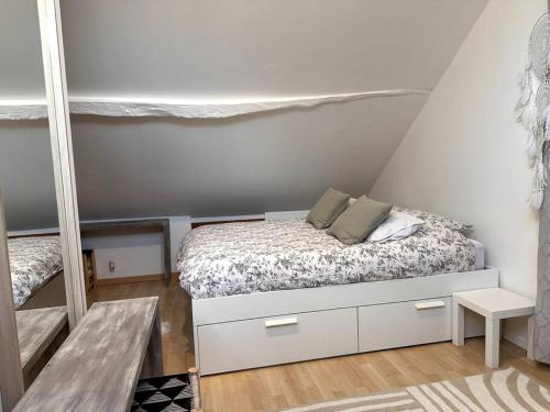 Llit o llits en una habitació de Appartement duplex cosy