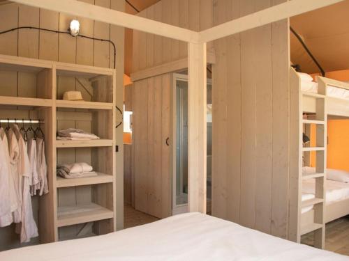 a bedroom with bunk beds and a bed in a room at Safaritent in Ingen