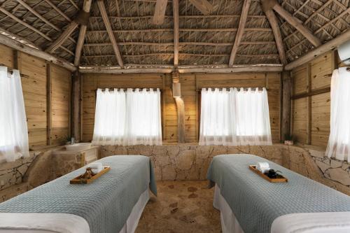 Postel nebo postele na pokoji v ubytování Dreams La Romana All-Inclusive Resort & Spa