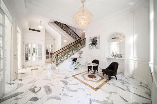 REF 1981 - Cannes Center - Particular town house for rent