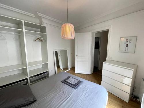 Ein Bett oder Betten in einem Zimmer der Unterkunft Paris Trocadero: Superbe Appartement Parisien