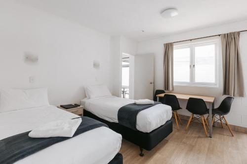 Una cama o camas en una habitación de Rolleston Motel Thames - Wenzel Motels