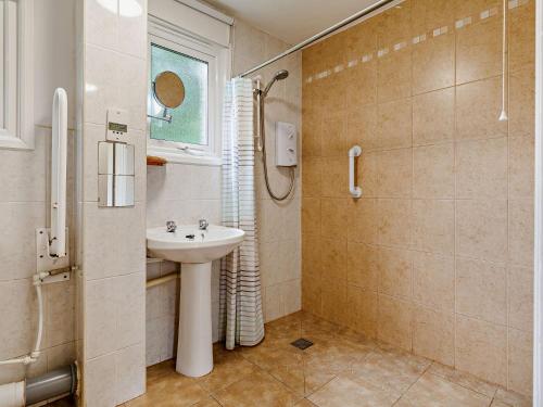 a bathroom with a sink and a shower at 2 Bed in Whitsand Bay 88312 in Landrake