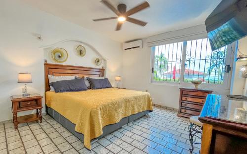 Giường trong phòng chung tại Playa Bonita