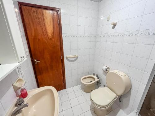 a bathroom with a toilet and a sink at Hotel Olimpia in Ostende
