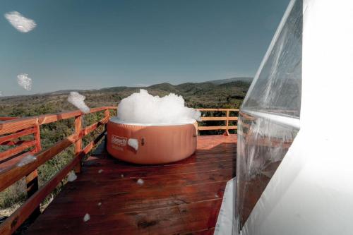 a pot of snow sitting on the deck of a house at Ovalulú Glamping Hotel in Santa Cruz de Barahona