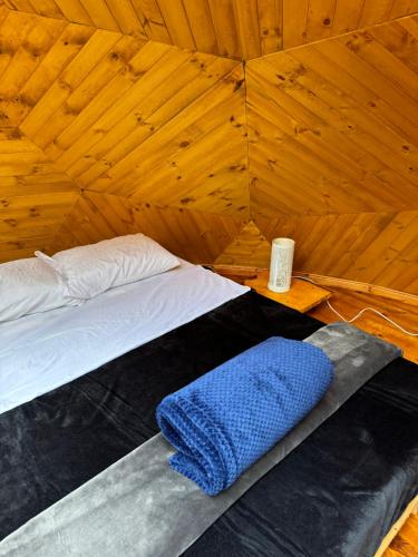 Un pat sau paturi într-o cameră la La Roca Glamping