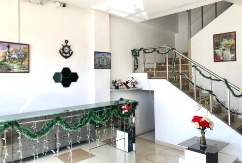 a staircase in a building with christmas decorations at HOTEL CARIAMANGA in Santo Domingo de los Colorados