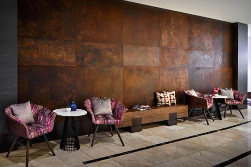 a group of chairs and a table in a room at San Francisco Marriott Union Square in San Francisco