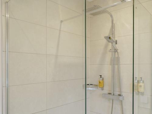 Koupelna v ubytování 2 Bed in Gower 91725
