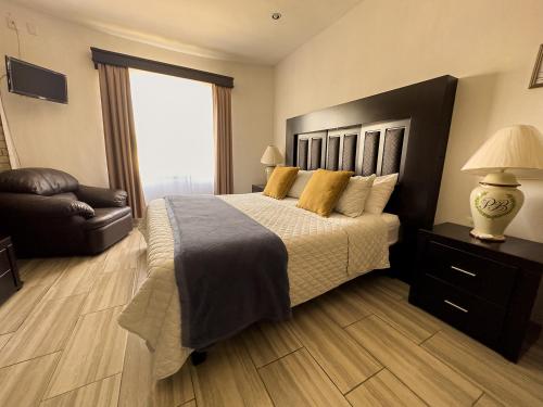 a bedroom with a large bed and a chair at Hotel-Spa Posada Bonita in Dolores Hidalgo