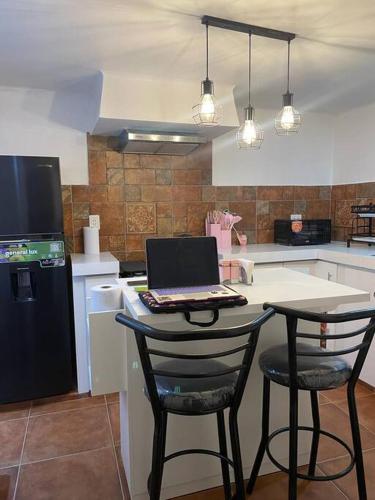 Dapur atau dapur kecil di Casa céntrica Las Higueras