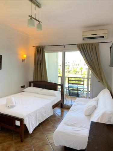 Кровать или кровати в номере Mirador Golf Cabo Negro