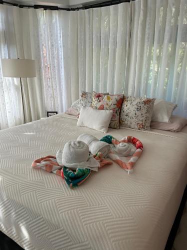 a bed with towels and towels on top of it at Villa La Fortuna Altos del Maria in Filipina