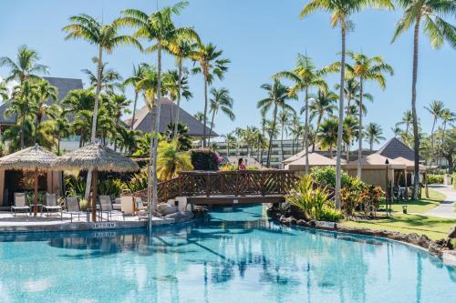 a swimming pool at the resort at Sheraton Maui Resort & Spa in Lahaina