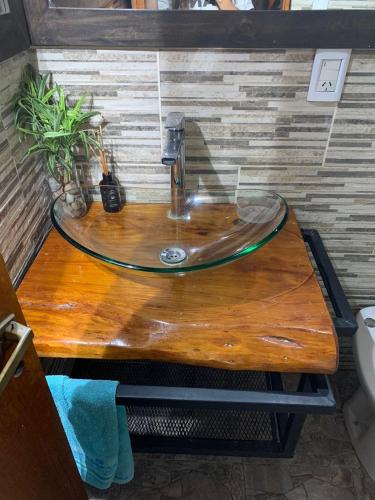 a wooden sink in the corner of a bathroom at PIEDRAS PRECIOSAS in Villa Gesell