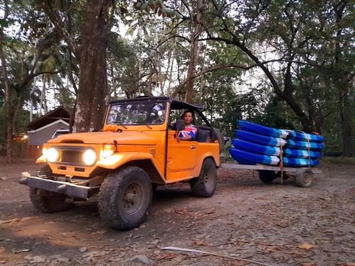 パケラにあるFully Furnished FAMILY JUNGLE TENT, Latino Glamping Paqueraのギャラリーの写真